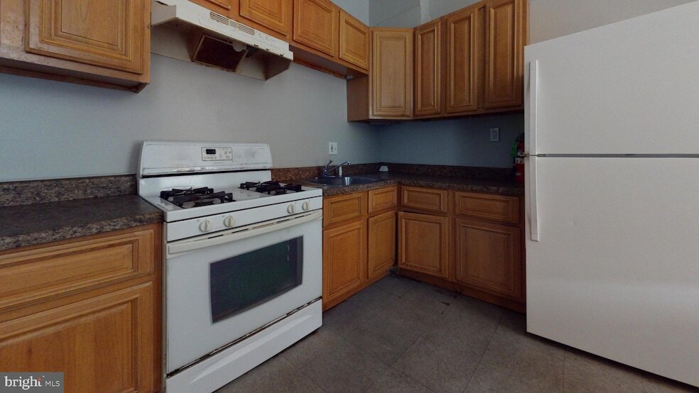 125 W Rittenhouse St in Philadelphia, PA - Building Photo