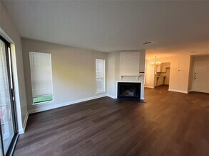 2006 West Loop in Austin, TX - Building Photo - Building Photo