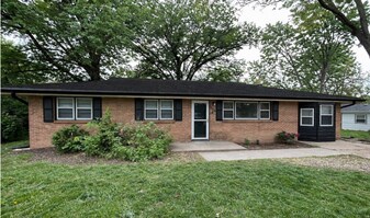 1609 Stewart Ct in Manhattan, KS - Building Photo