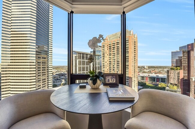 1111 Caroline St in Houston, TX - Building Photo - Building Photo