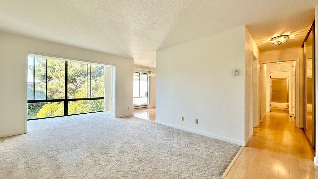 5 Commodore Dr in Emeryville, CA - Building Photo