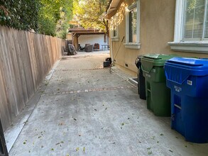 10725 Westminster Ave, Unit Back house in Los Angeles, CA - Foto de edificio - Building Photo