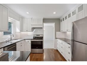 16091 Highwood Dr in Minnetonka, MN - Building Photo - Building Photo