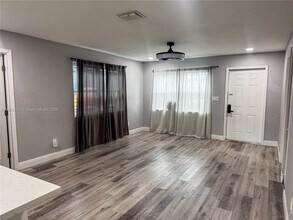 4710 SW 18th St in West Park, FL - Foto de edificio - Building Photo