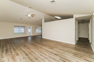 11485 Viking St in Spring Hill, FL - Foto de edificio - Building Photo