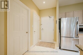 1-301 Leaside Park Dr in Toronto, ON - Building Photo - Building Photo