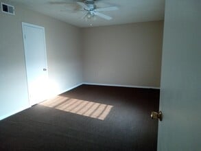 102 Edwards Apt 25 St in Del Rio, TX - Building Photo - Building Photo