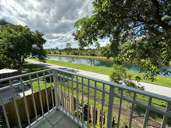 2641 NE 4th St, Unit 204 in Homestead, FL - Building Photo - Building Photo