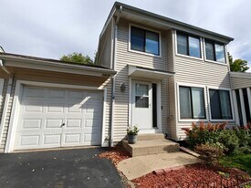 1410 Whispering Springs Cir in Palatine, IL - Building Photo