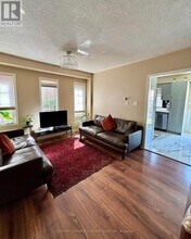 2013 Blue Jay Blvd in Oakville, ON - Building Photo - Building Photo