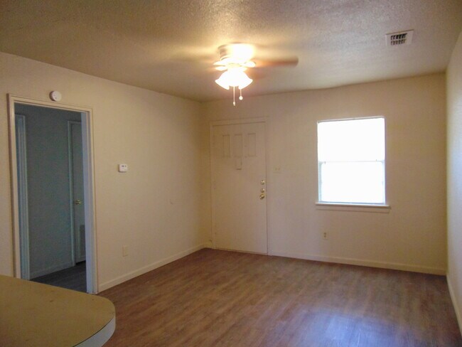 4215 35th St-Unit -B in Lubbock, TX - Building Photo - Building Photo