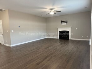 432 Fallingbrook Dr in Kenly, NC - Building Photo - Building Photo