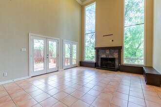 10907 Legends Ln in Austin, TX - Building Photo - Building Photo