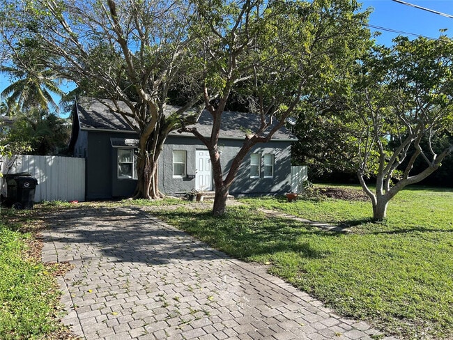 property at 823 NE 14th Pl