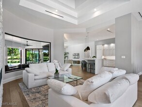 695 Wedge Dr in Naples, FL - Building Photo - Building Photo