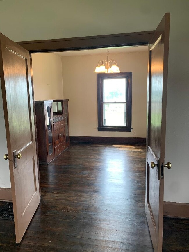 property at 318 W Henry St