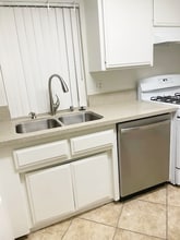 127 Tiger Ln in San Jacinto, CA - Foto de edificio - Building Photo