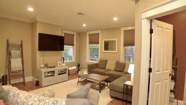 10 Savin Hill Ave in Boston, MA - Building Photo - Building Photo