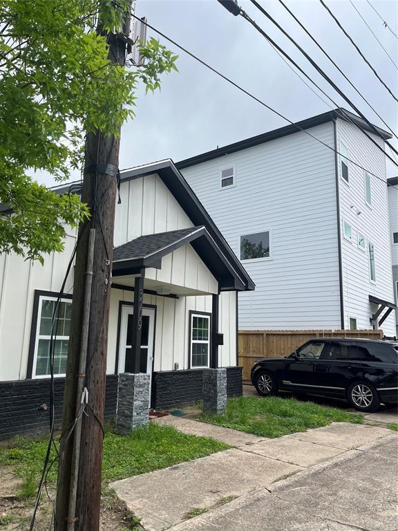 property at 3209 Ennis St