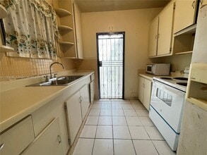 937 NW 46th St in Miami, FL - Building Photo - Building Photo