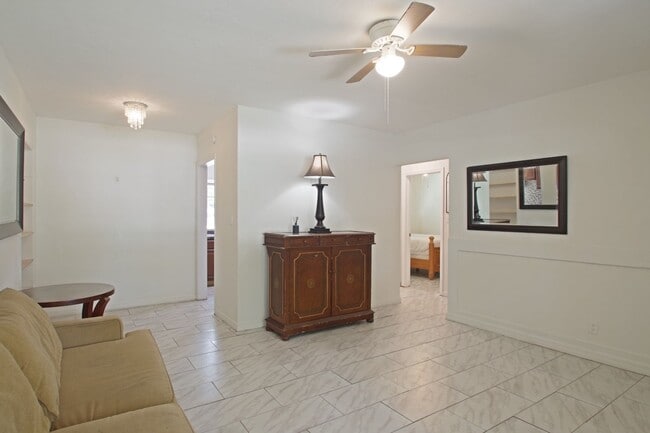 1038 NW 7th Ave in Fort Lauderdale, FL - Building Photo - Building Photo