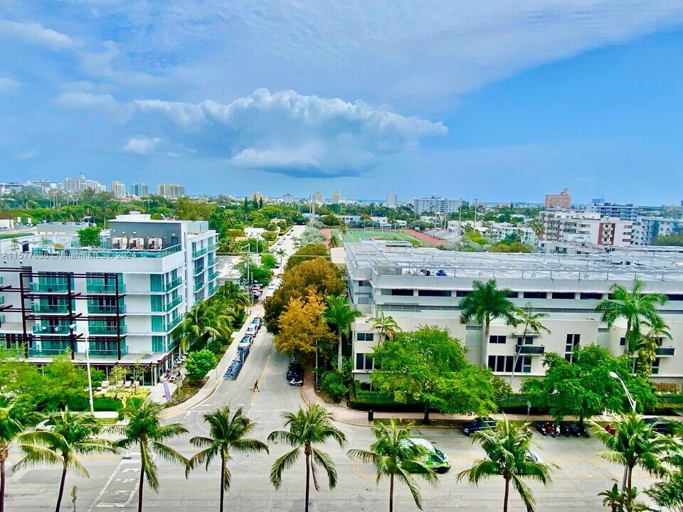 1200 West Ave, Unit 908 in Miami Beach, FL - Foto de edificio