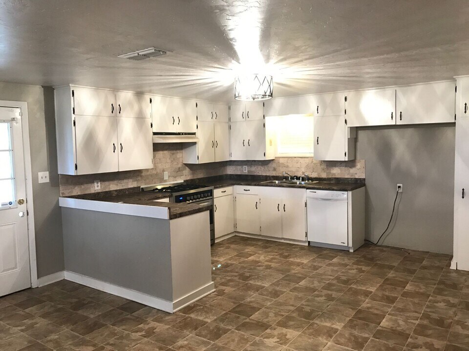 1723 Baseball Loop in Diana, TX - Building Photo