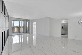 100 Golden Isles Dr in Hallandale Beach, FL - Building Photo - Building Photo