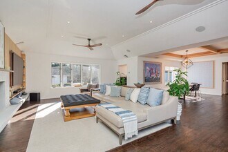 89 Pantigo Rd in East Hampton, NY - Building Photo - Building Photo