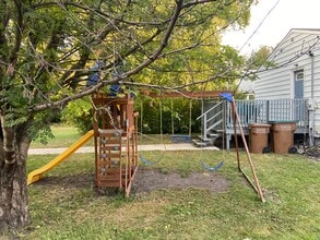 813 1st Ave NE, Unit 1 in East Grand Forks, MN - Foto de edificio - Building Photo