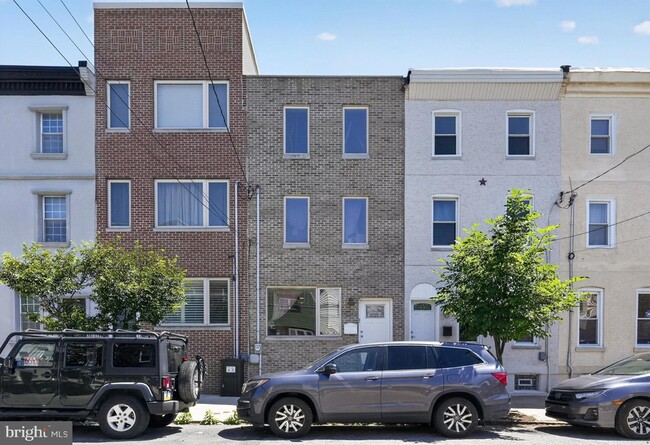property at 2209 E Huntingdon St