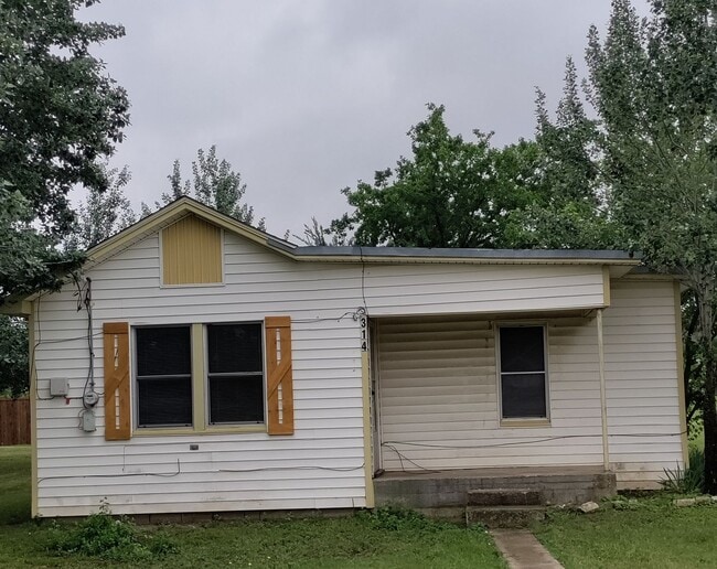property at 314 E Huffman St