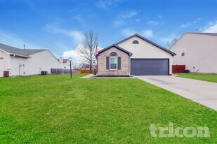 1664 Sweetwater Ln in Greenfield, IN - Building Photo