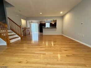 33 Ronald Dr in Franklin Township, NJ - Building Photo - Building Photo