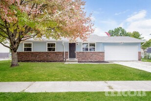 8605 Lighthorse Dr in Indianapolis, IN - Building Photo