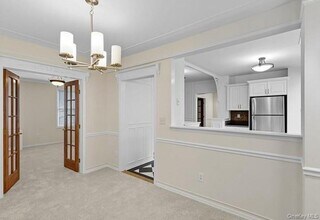 22 School St in Oyster Bay, NY - Building Photo - Building Photo