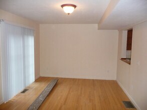 104 Pond St, Unit 104 in Attleboro, MA - Building Photo - Building Photo