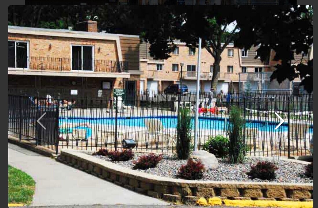 7412 W 22nd St, Unit Greensboro Condos in Minneapolis, MN - Foto de edificio