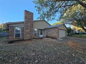 308 Royal Field Dr in Arlington, TX - Building Photo