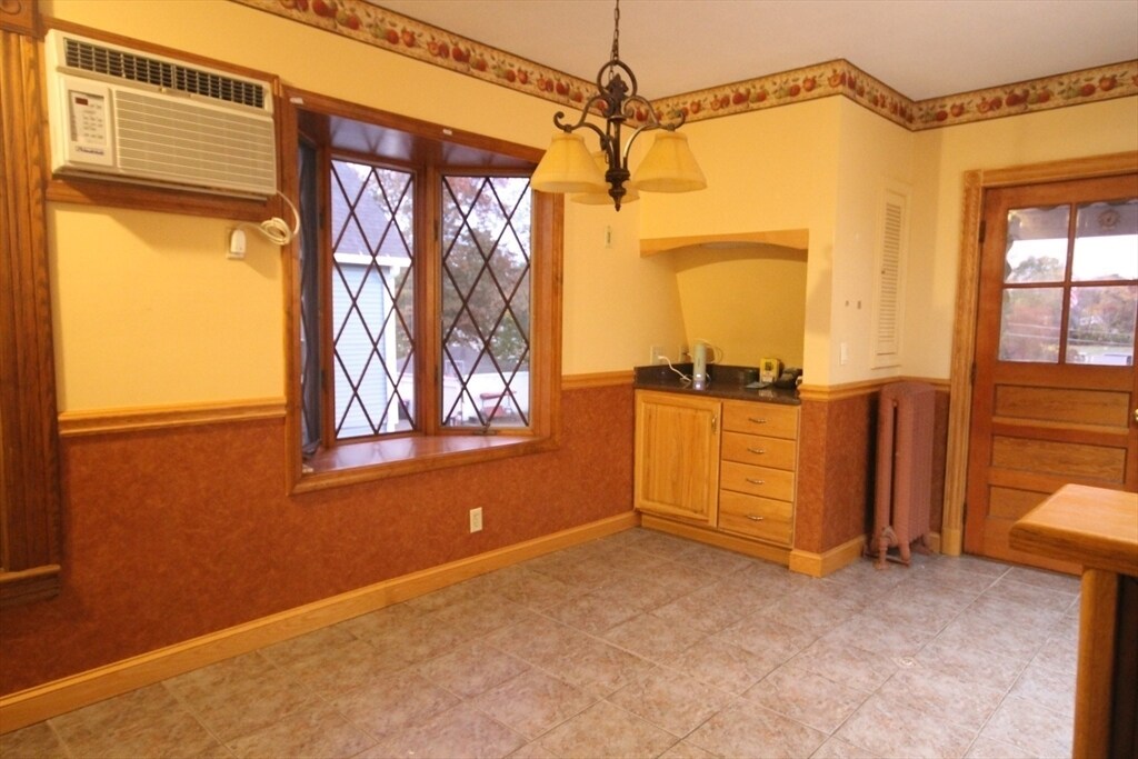 104 St James Ave in Holyoke, MA - Building Photo