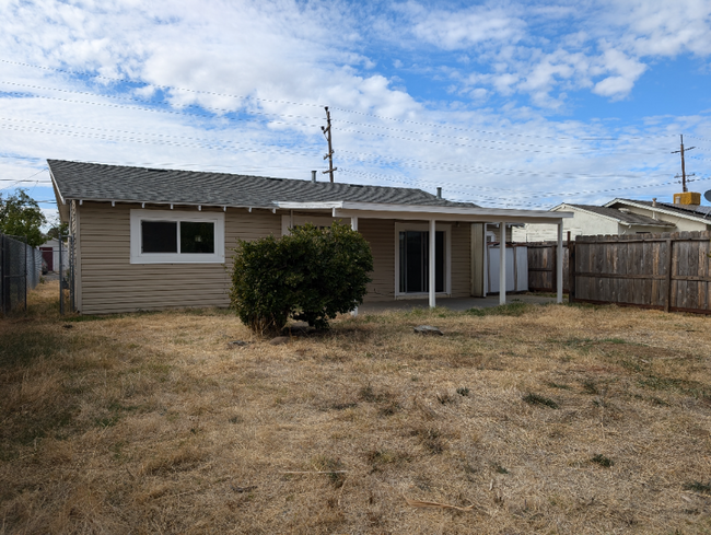 1710 7th St in Oroville, CA - Foto de edificio - Building Photo