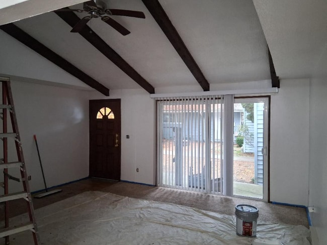 2204 SE Tacoma St in Portland, OR - Building Photo - Building Photo