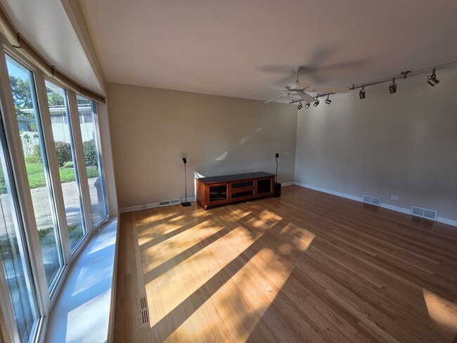 133 James Ct in Glenview, IL - Building Photo - Building Photo