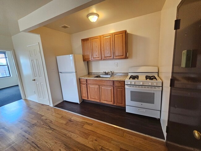 1167 Willmohr St, Unit 2F, Unit 2F