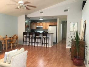 875 NW 11th Ave in Gainesville, FL - Building Photo - Building Photo