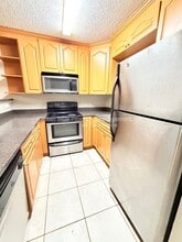 2302 S Maki Rd in Plant City, FL - Building Photo - Building Photo