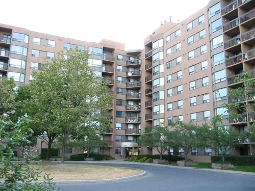 Lakeview Place in Mississauga, ON - Building Photo - Building Photo