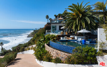 33406 Pacific Coast Hwy in Malibu, CA - Building Photo - Building Photo