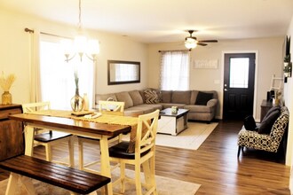 521 S New York Ave in Evansville, IN - Foto de edificio - Building Photo