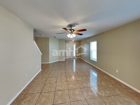 7526 Maroon Peak Dr in Ruskin, FL - Building Photo - Building Photo